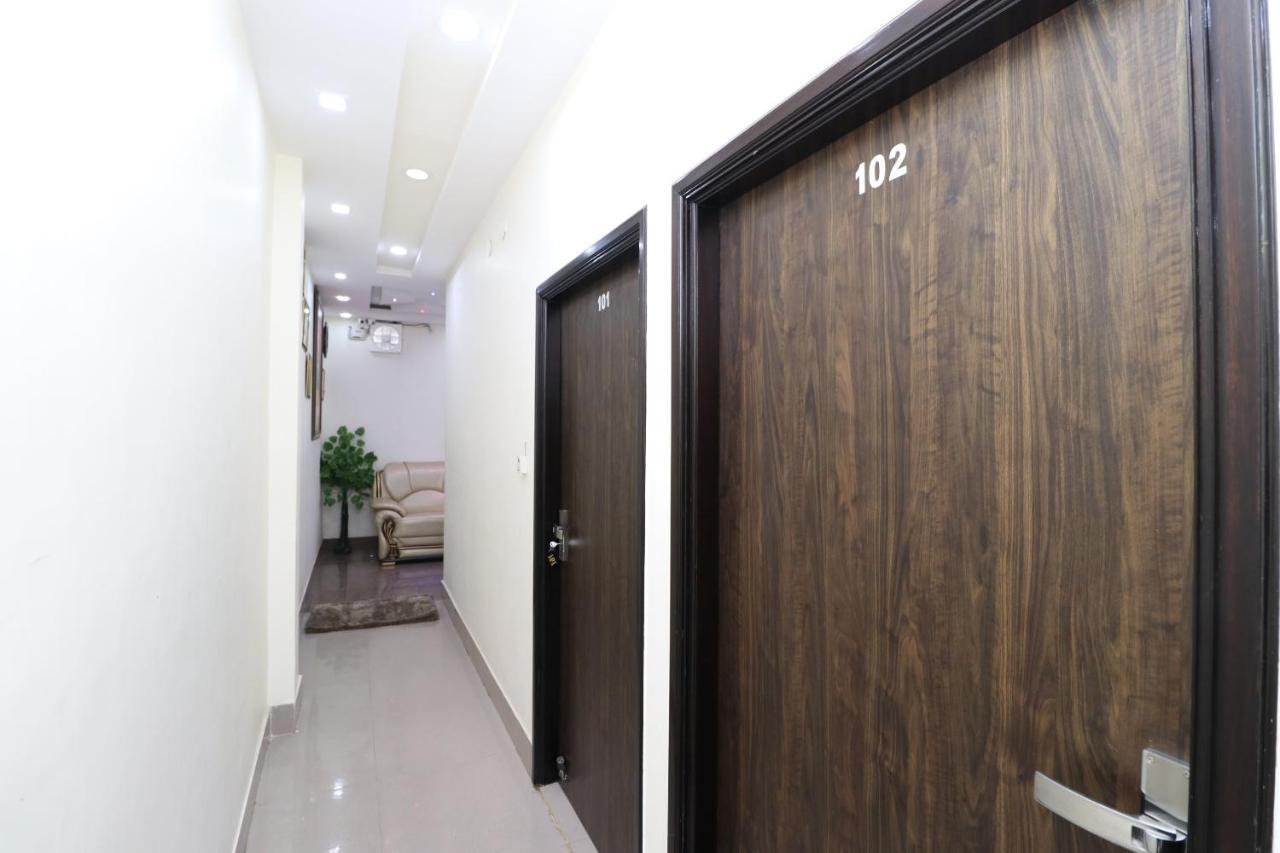 Oyo 23235 Hotel Roopmahal & Restaurant Αμριτσάρ Εξωτερικό φωτογραφία
