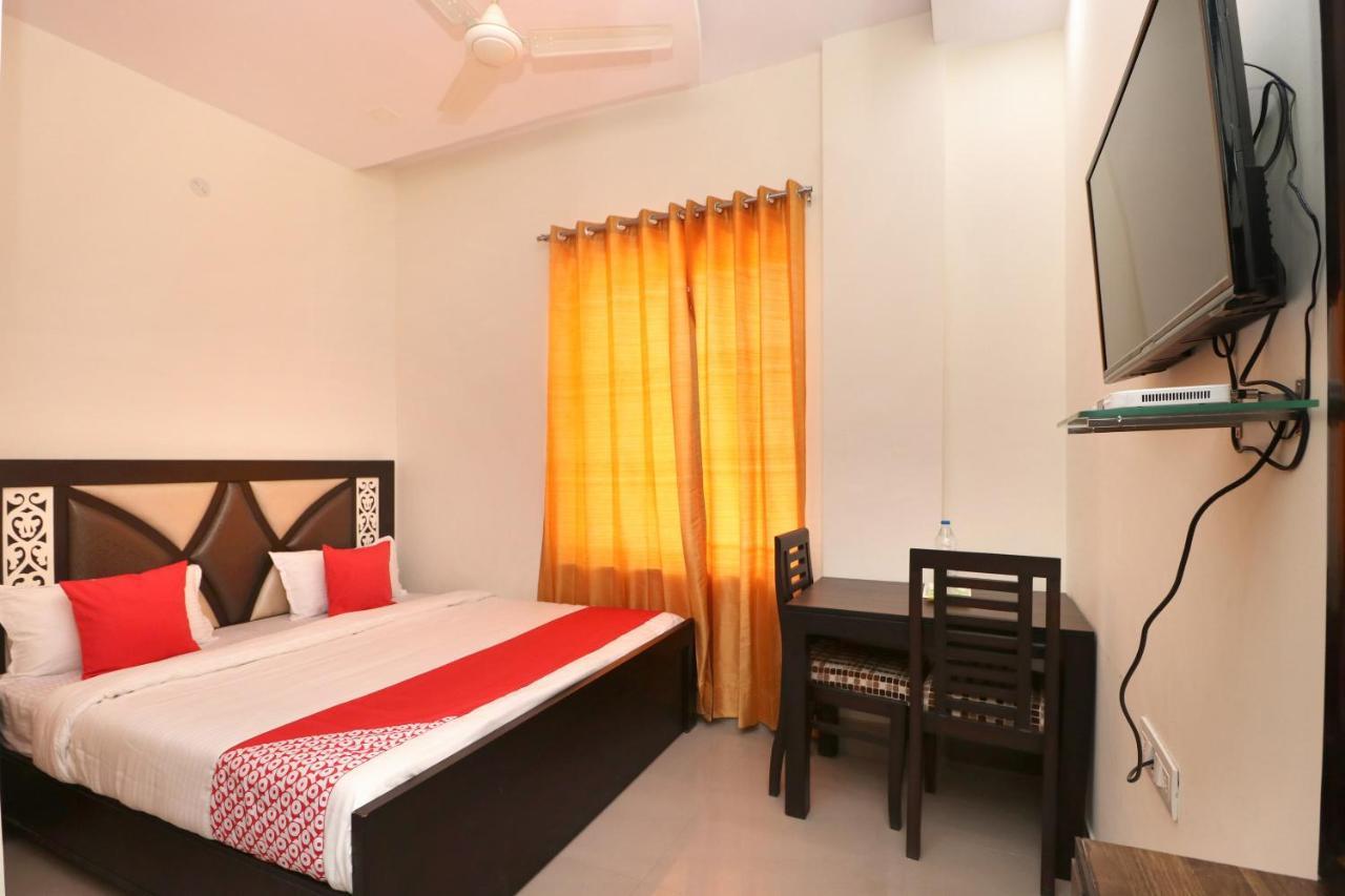 Oyo 23235 Hotel Roopmahal & Restaurant Αμριτσάρ Εξωτερικό φωτογραφία