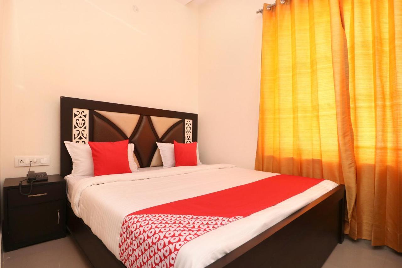 Oyo 23235 Hotel Roopmahal & Restaurant Αμριτσάρ Εξωτερικό φωτογραφία